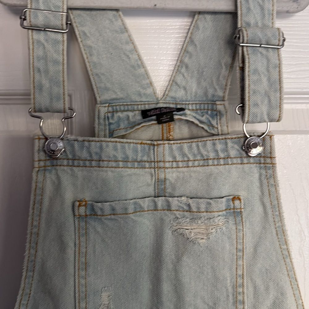 Wild Fable NWT Light Wash Denim Overalls Size S Distressed Adjustable Straps - Picture 6 of 8